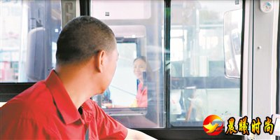 胡晓晖、兰秀团依然坚守岗位