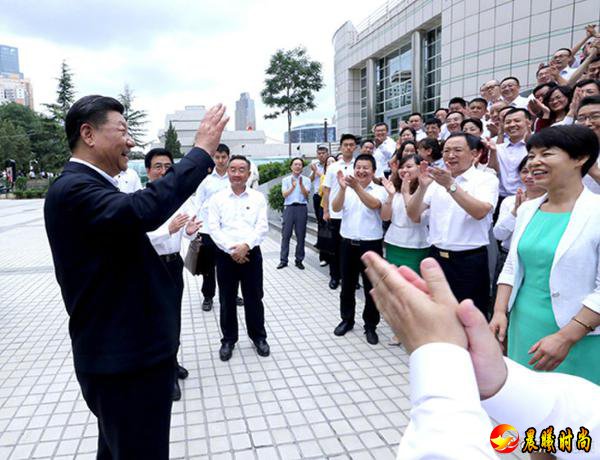 习近平在兰州考察黄河治理项目和读者出版集团