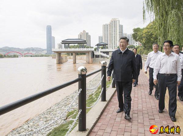 习近平在兰州考察黄河治理项目和读者出版集团