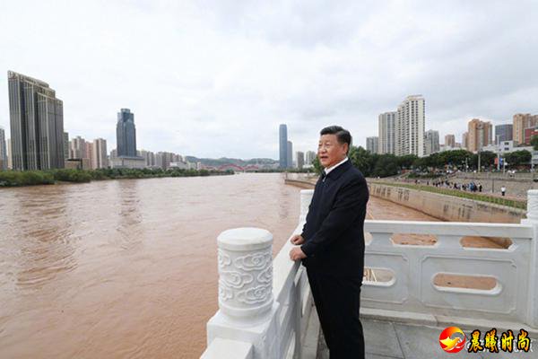 习近平在兰州考察黄河治理项目和读者出版集团