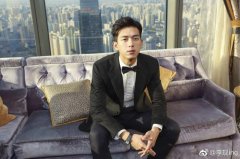 1.金晨私下性格就是有点男孩子气的小女