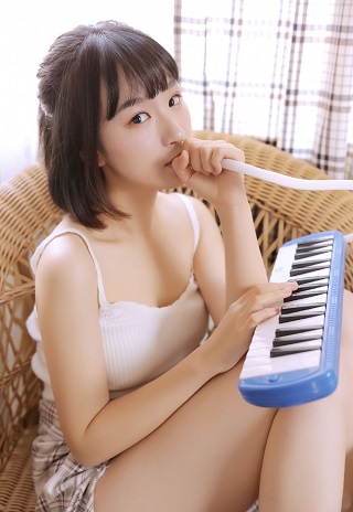 清纯可爱吊带诱惑高清美女图片