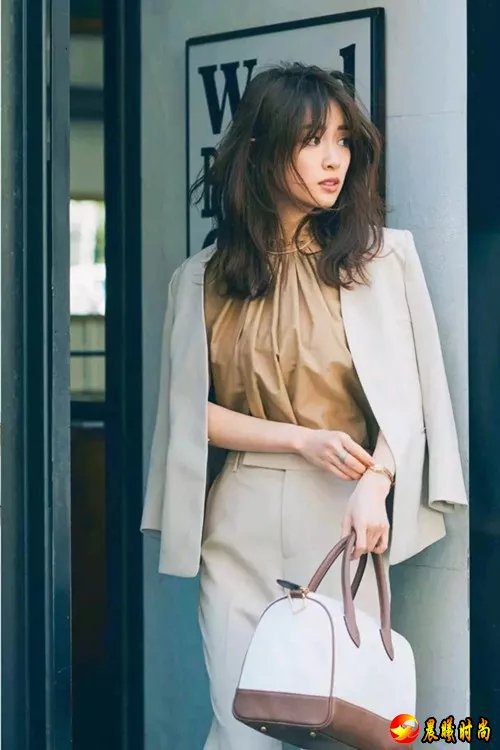 2018秋冬流行色之奶杏黄(图6)