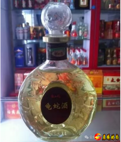 岳阳龟蛇酒：岁月沉香，养生传奇  